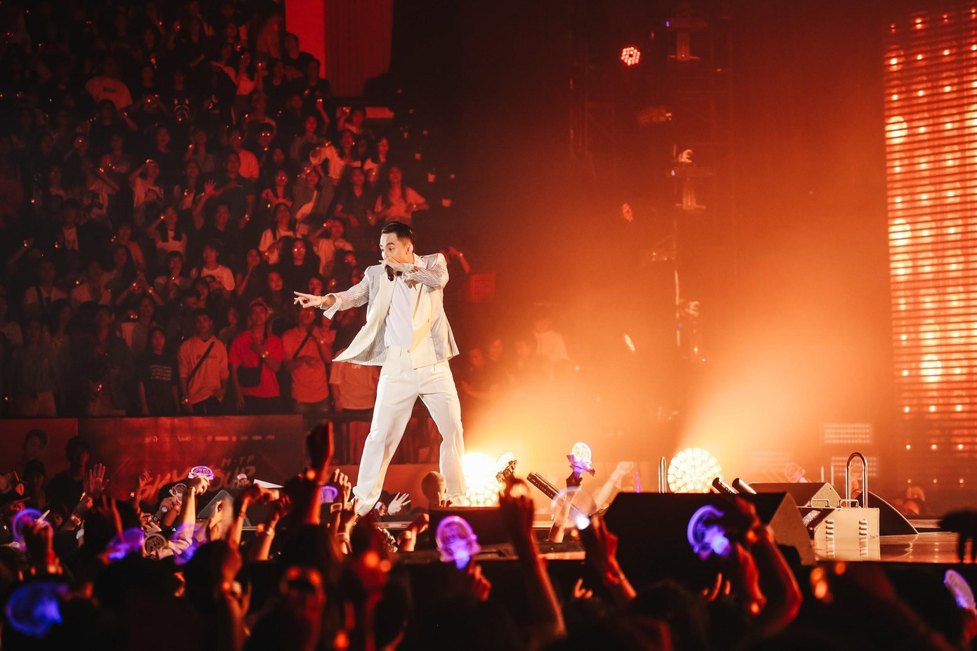 Sơn Tùng M-TP đưa “Sky Tour Movie” lên Netflix của hơn 190 nước với 10 lựa chọn ngôn ngữ ảnh 2