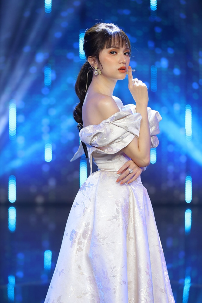 Hương Giang tuyên bố trên Người Ấy Là Ai: “Càng nhiều sẹo càng đáng được yêu thương” ảnh 4