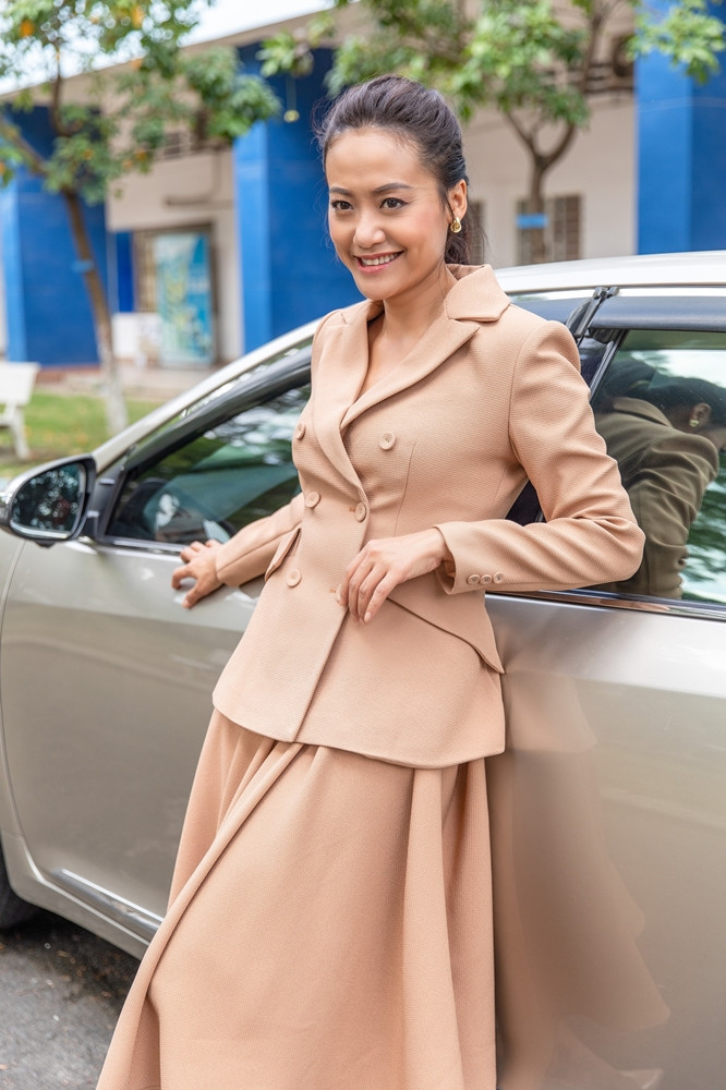 Trò chuyện cùng đạo diễn Hồng Ánh: “Đạo diễn là chiến binh mang tâm hồn nghệ sĩ” ảnh 2