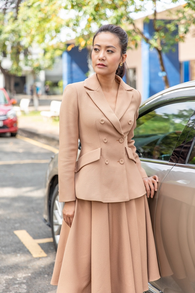 Trò chuyện cùng đạo diễn Hồng Ánh: “Đạo diễn là chiến binh mang tâm hồn nghệ sĩ” ảnh 1