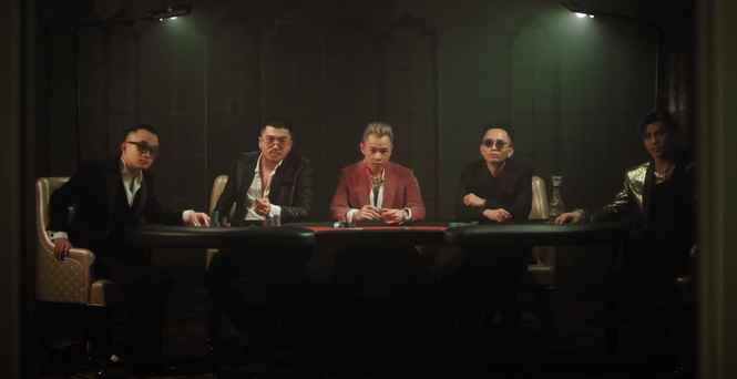 Review MV “BlackJack” - Double B: Ván bài “được ăn cả, ngã về không” của Soobin ảnh 4