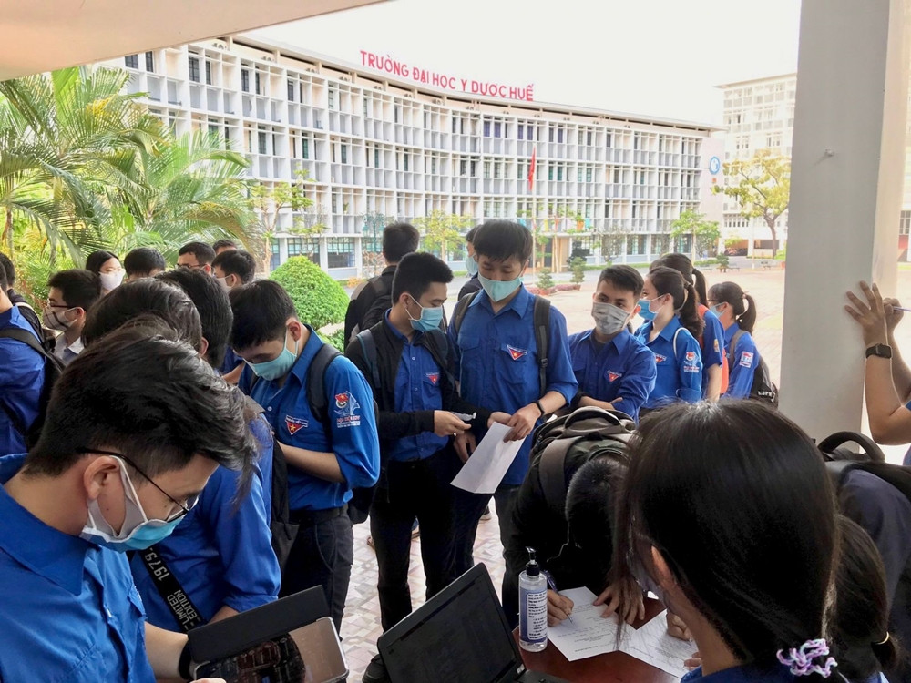 “Trao một cuốn sách - Tặng một tương lai”: Cùng nhau tạo nên “vắc-xin” từ những điều tử tế ảnh 2