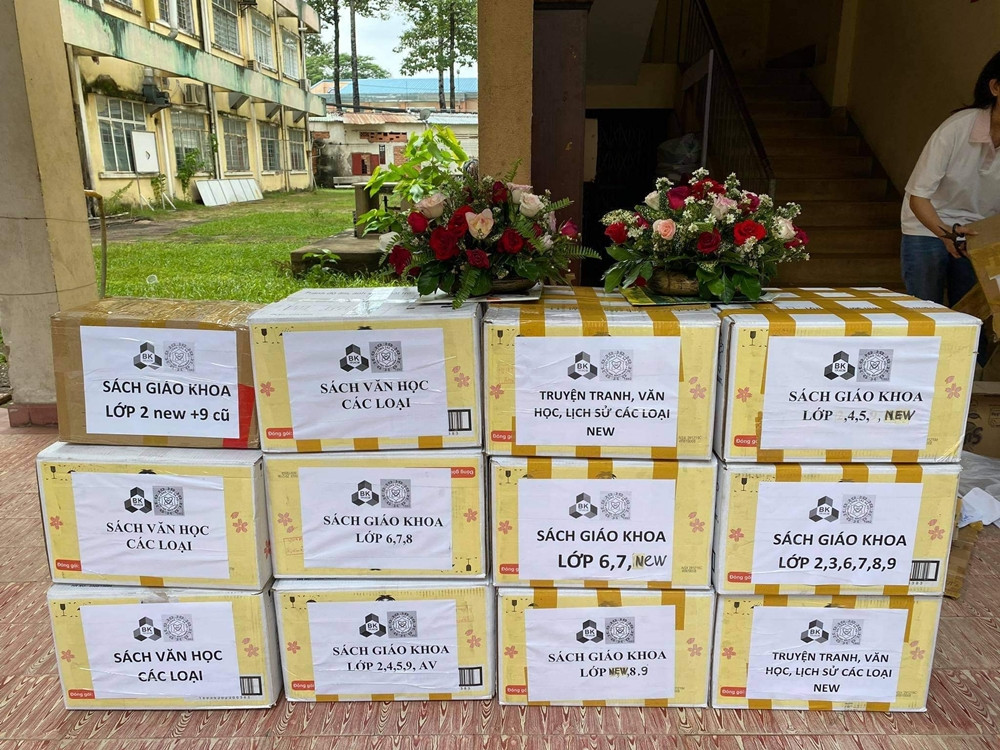 “Trao một cuốn sách - Tặng một tương lai”: Những trái tim ấm áp vững vàng giữa “tâm bão” ảnh 3