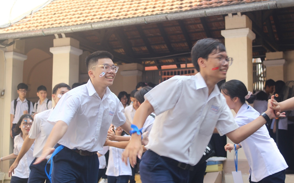 TỐC 1720 - “Kết thúc đẹp” của thế hệ 17-20 trường THPT chuyên Lê Hồng Phong (TP.HCM) ảnh 1