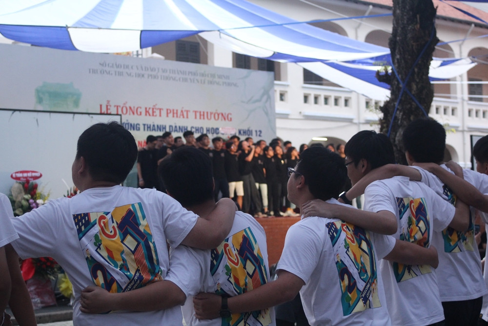 TỐC 1720 - “Kết thúc đẹp” của thế hệ 17-20 trường THPT chuyên Lê Hồng Phong (TP.HCM) ảnh 11