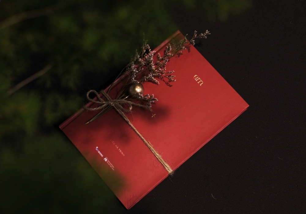 “EM” - Đơn thuốc trị liệu cảm xúc dành cho các cô gái từ “bác sĩ” Liêu Hà Trinh ảnh 1