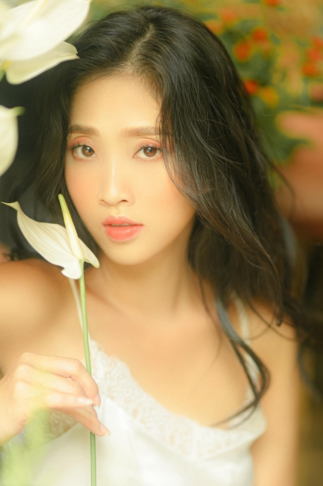 “EM” - Đơn thuốc trị liệu cảm xúc dành cho các cô gái từ “bác sĩ” Liêu Hà Trinh ảnh 2