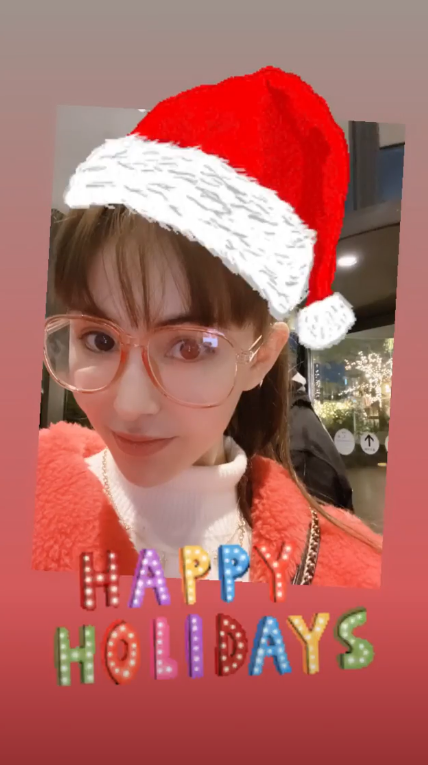 Chị em Kim Kardashian và dàn sao Âu, Á tưng bừng không khí Noel ảnh 9