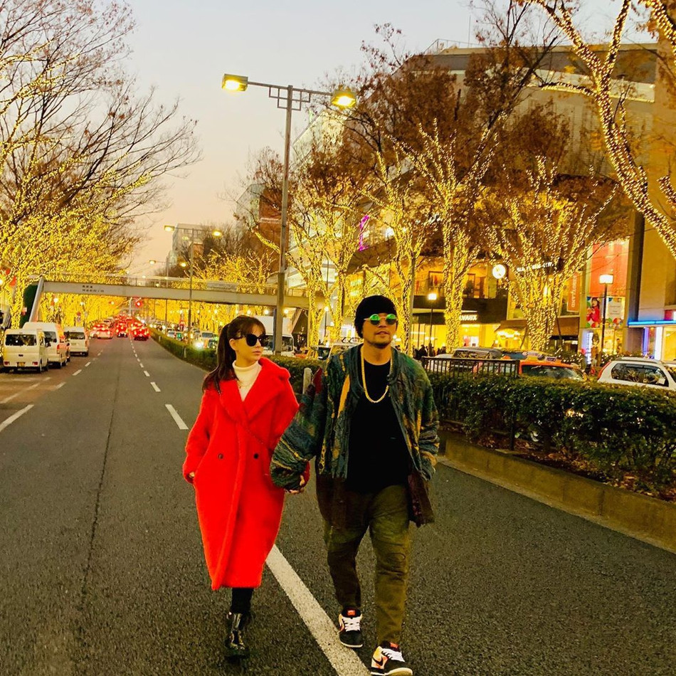 Chị em Kim Kardashian và dàn sao Âu, Á tưng bừng không khí Noel ảnh 8