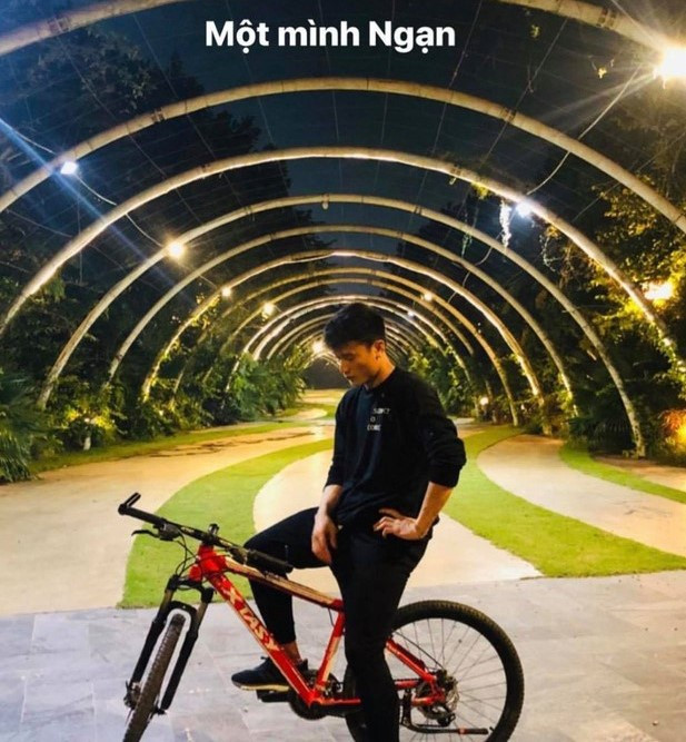 Văn Hậu, Đức Chinh và cầu thủ nữ Hoàng Thị Loan đua trend 'Mắt biếc' ảnh 5