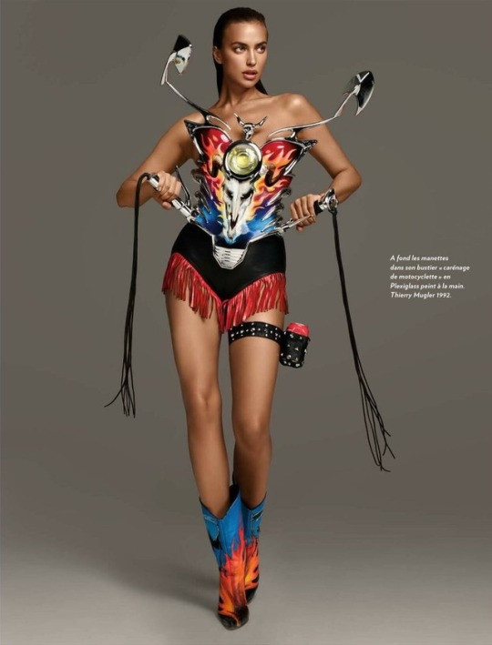 Irina Shayk nóng bỏng như 'quả bom gợi cảm' ảnh 5