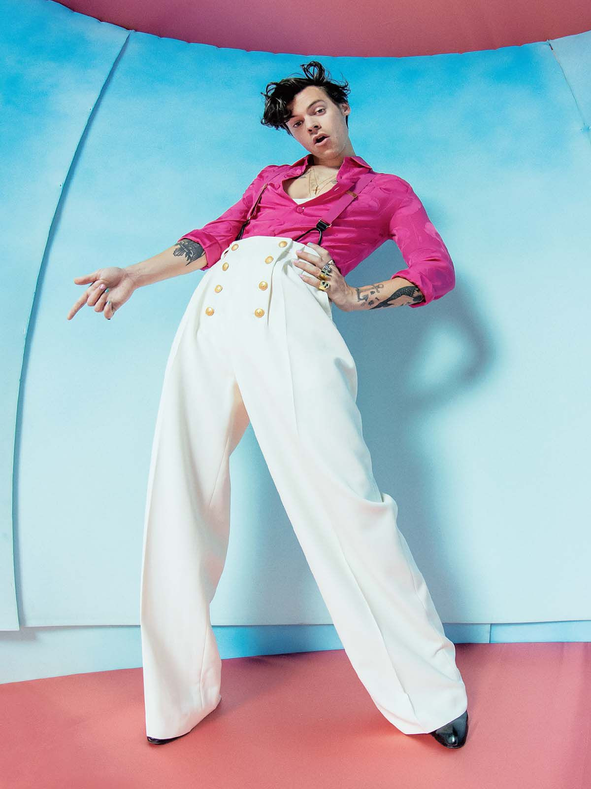 Bạn trai cũ Taylor Swift gây sốc khi mặc váy ba lê múa như thiên nga ảnh 4