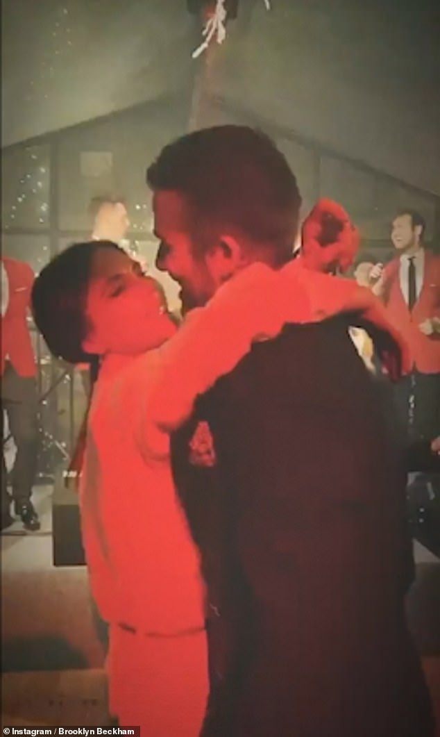 Bà Becks đăng ảnh chồng David Beckham hóa ông già Noel gây 'sốt' ảnh 11