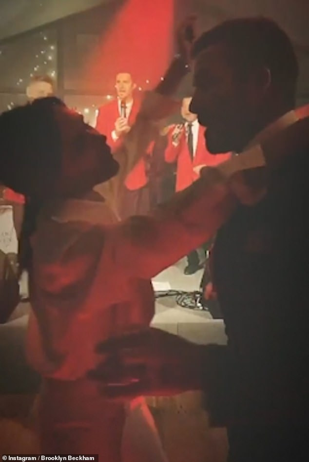 Bà Becks đăng ảnh chồng David Beckham hóa ông già Noel gây 'sốt' ảnh 10