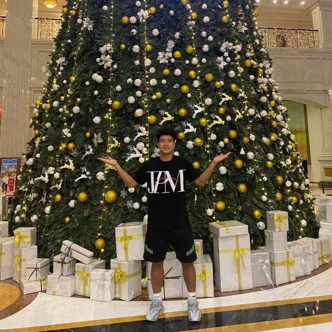 Đoàn Văn Hậu, Đức Chinh và dàn hot girl đón Giáng sinh rộn ràng ấm áp ảnh 2