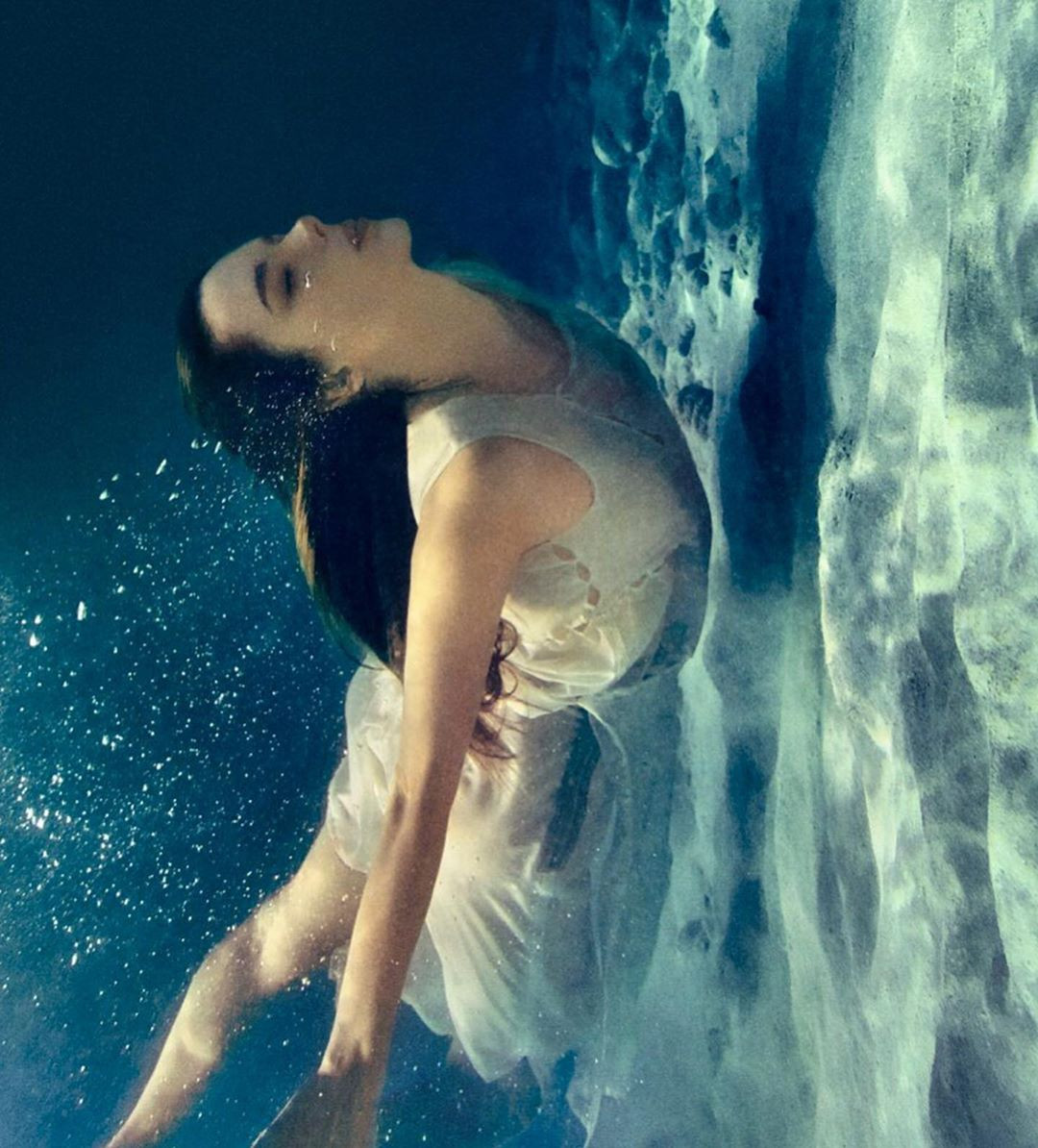 Alessandra Ambrosio hóa nàng tiên cá nóng bỏng 'gây mê' người nhìn ảnh 7