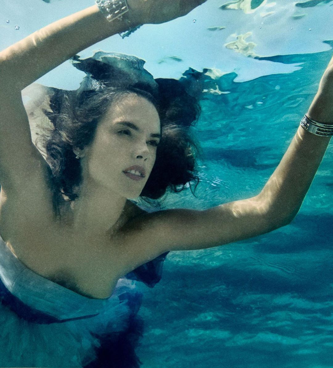 Alessandra Ambrosio hóa nàng tiên cá nóng bỏng 'gây mê' người nhìn ảnh 6