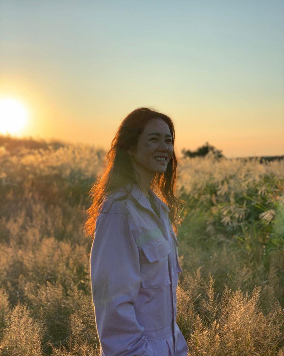 Chị em Kim Kardashian và dàn sao Âu, Á tưng bừng không khí Noel ảnh 11