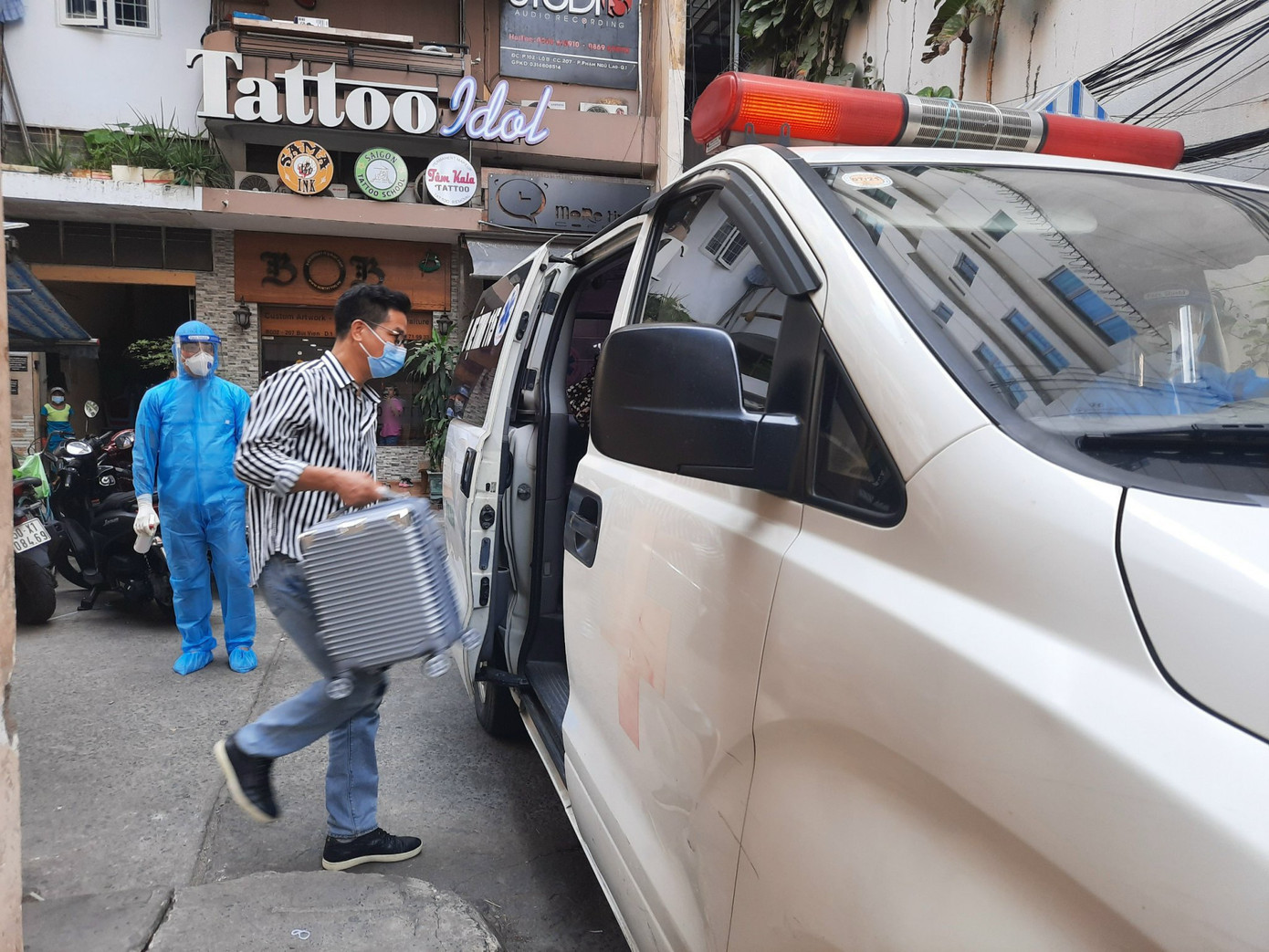 Phong toả quán cà phê trên phố Bùi Viện liên quan ca mắc COVID -19 ảnh 5