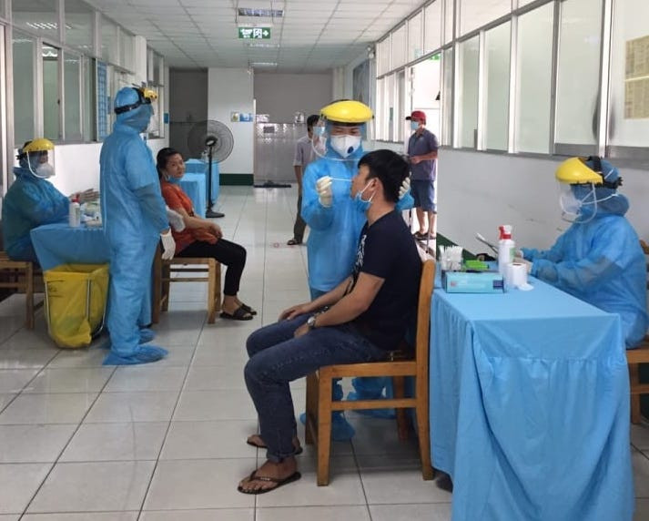 Dịch COVID-19 tạm ổn, TPHCM tính mở rộng các hoạt động kinh doanh ảnh 2