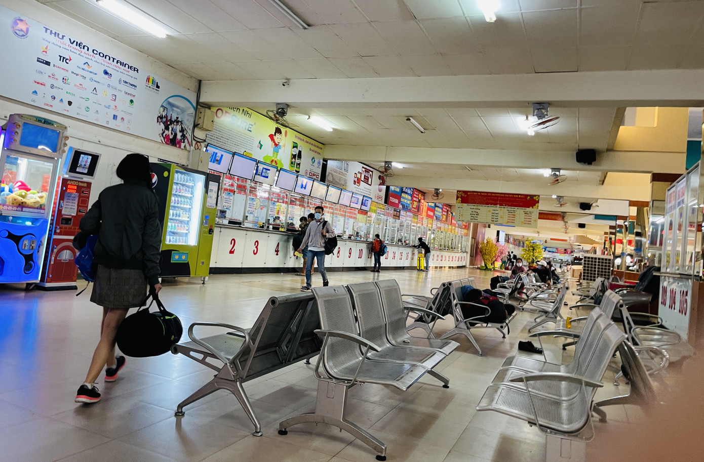 Người dân ‘đủng đỉnh’ trở lại TPHCM sau Tết ảnh 12