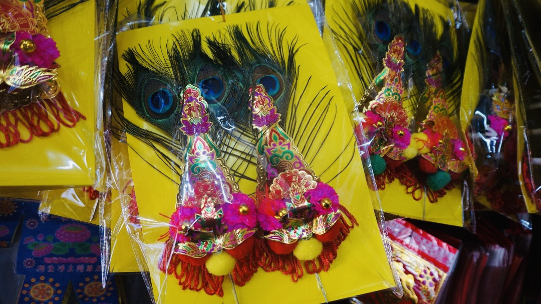 Người Sài Gòn tranh thủ sắm iPad, iPhone về cúng ông Công ông Táo ảnh 9