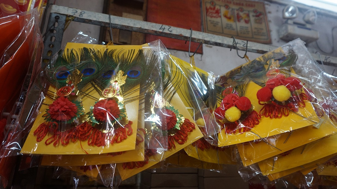 Người Sài Gòn tranh thủ sắm iPad, iPhone về cúng ông Công ông Táo ảnh 8