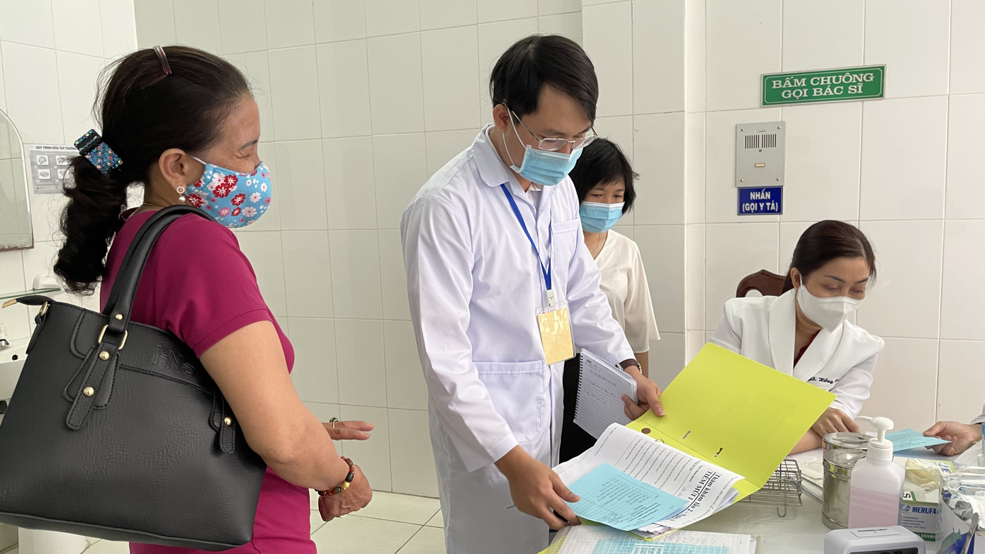 Cận cảnh tiêm thử nghiệm vắc xin ngừa COVID-19 tại Long An ảnh 2