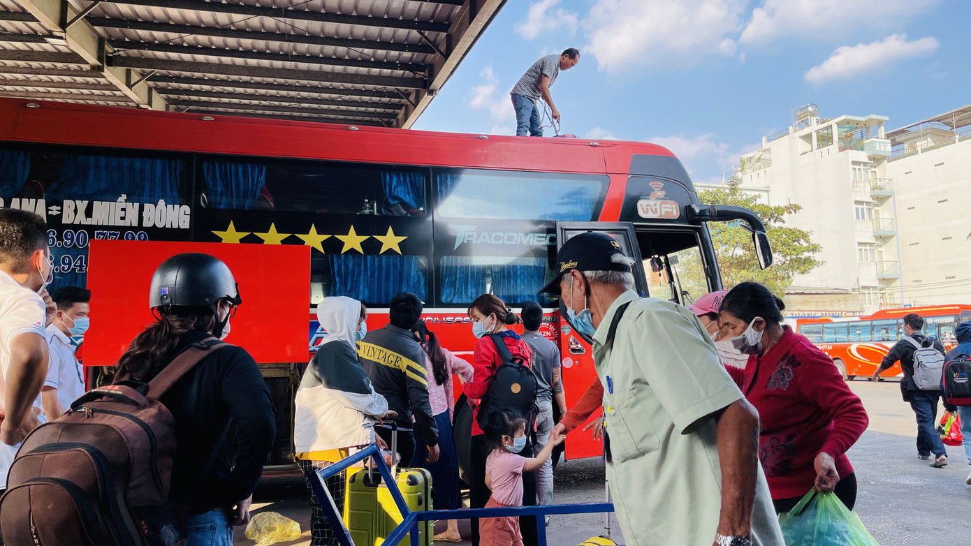 Người dân ‘đủng đỉnh’ trở lại TPHCM sau Tết ảnh 5