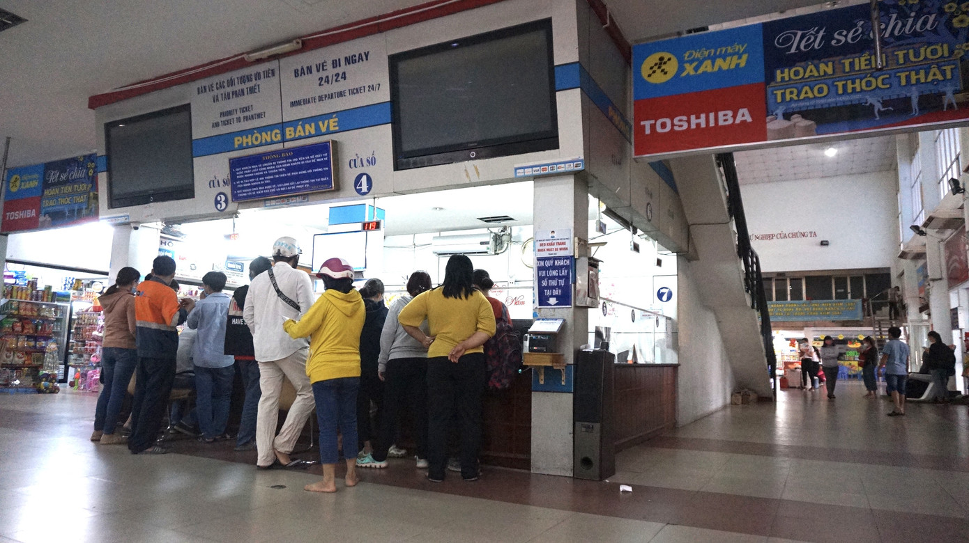 Cận cảnh người dân đi trả vé tàu về Tết ở ga Sài Gòn ảnh 9