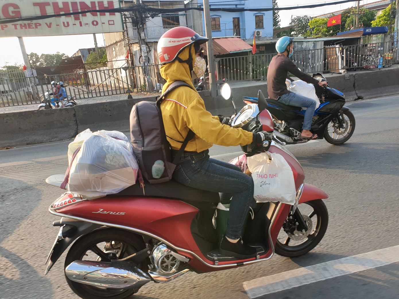 Xe cộ ùn ùn quay lại TPHCM sau kì nghỉ Tết ảnh 13