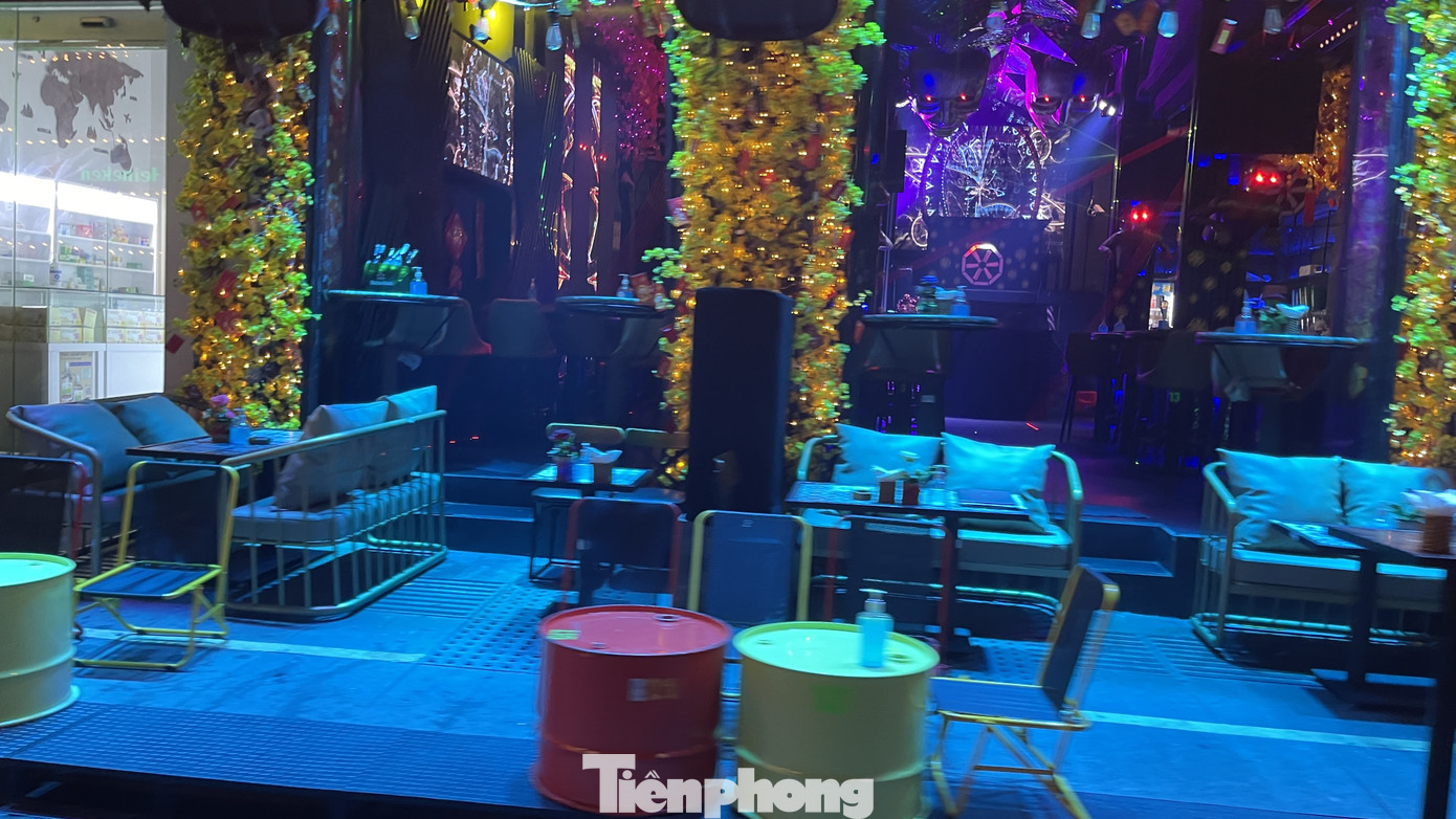 Phố Tây Bùi Viện 'vắng như chùa Bà Đanh' vì COVID-19 ảnh 7