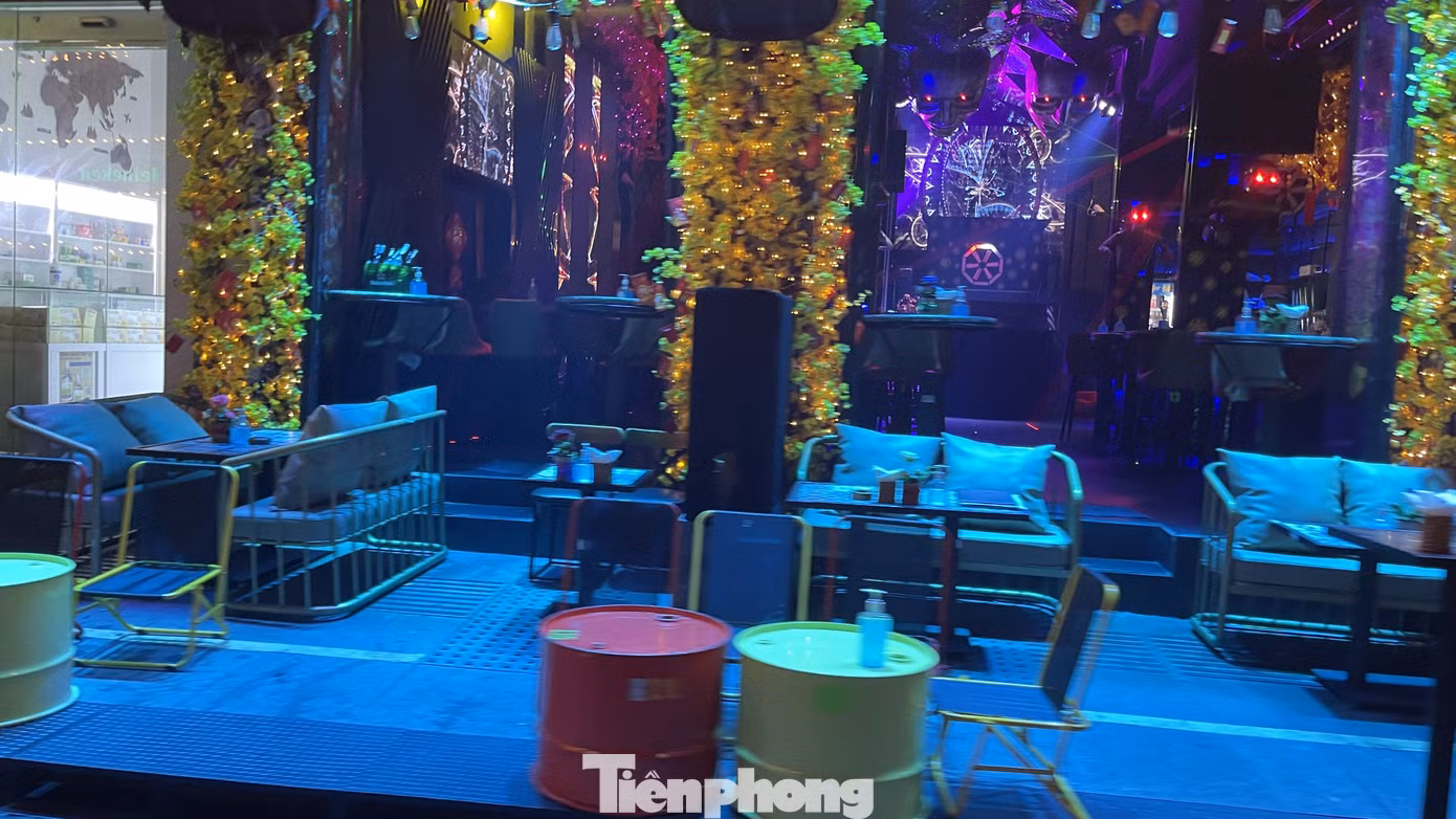 Phố Tây Bùi Viện 'vắng như chùa Bà Đanh' vì COVID-19 ảnh 7