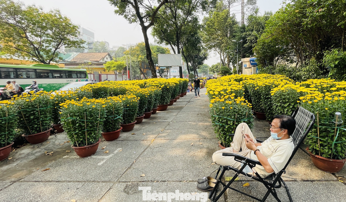 Chợ hoa lớn nhất Sài Gòn vắng khách ngày cận Tết ảnh 4