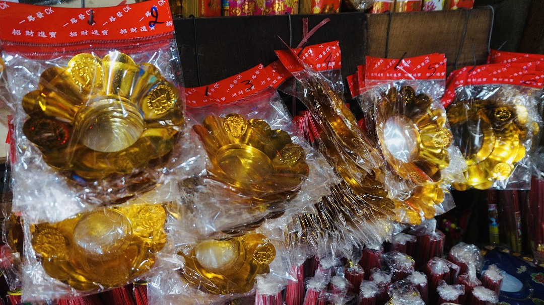 Người Sài Gòn tranh thủ sắm iPad, iPhone về cúng ông Công ông Táo ảnh 7