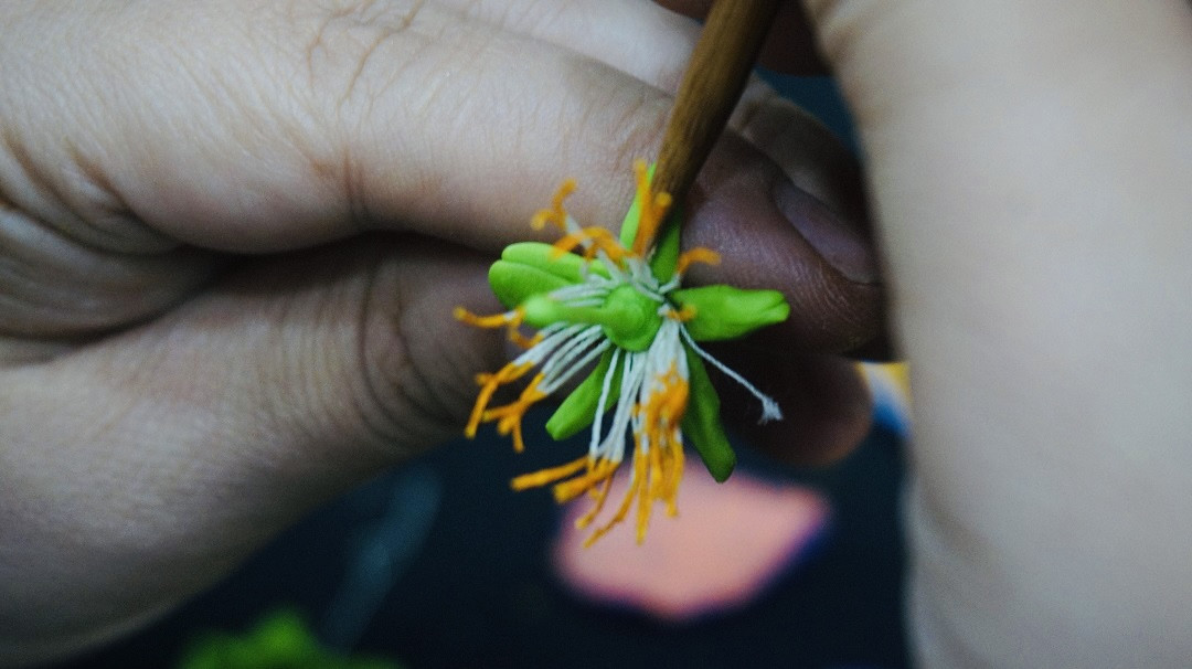 Độc đáo cây mai 'khủng' được tạo nên từ 35kg đất sét ảnh 7