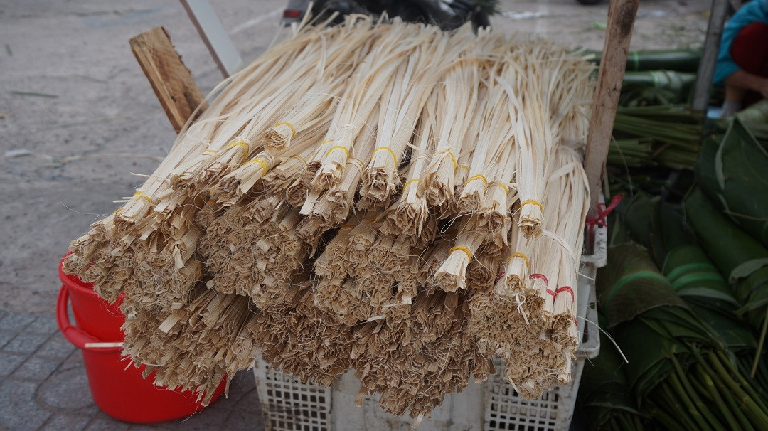 Dịch COVID-19 trở lại, chợ lá dong lớn nhất TPHCM rơi cảnh thưa vắng ảnh 7