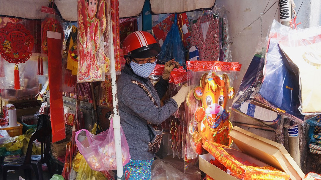 Người Sài Gòn tranh thủ sắm iPad, iPhone về cúng ông Công ông Táo ảnh 15