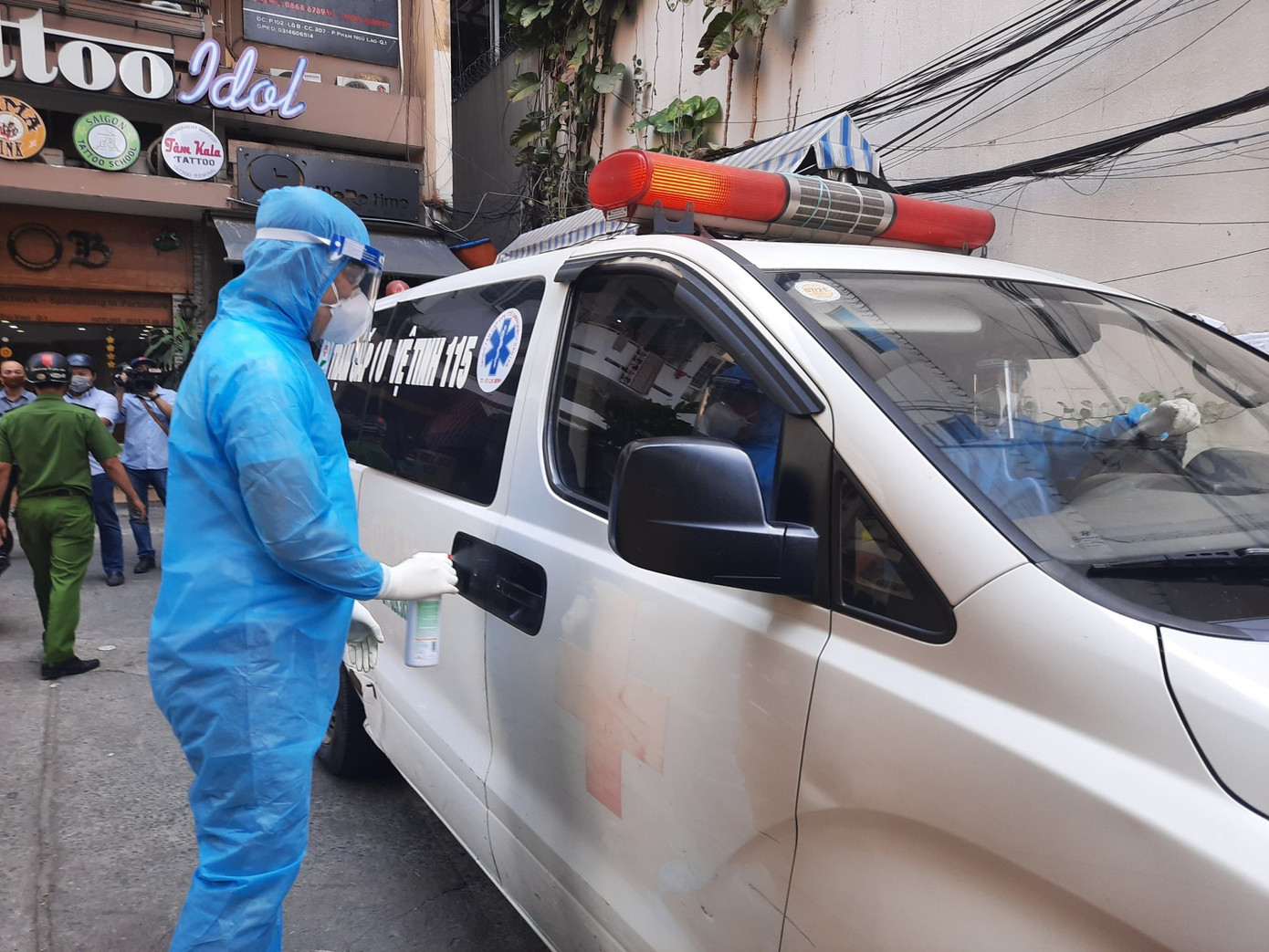 Phong toả quán cà phê trên phố Bùi Viện liên quan ca mắc COVID -19 ảnh 1