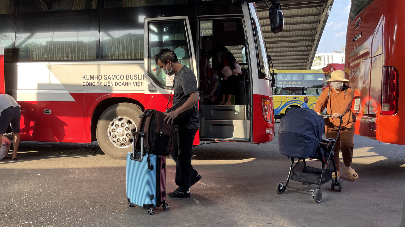 Người dân ‘đủng đỉnh’ trở lại TPHCM sau Tết ảnh 6