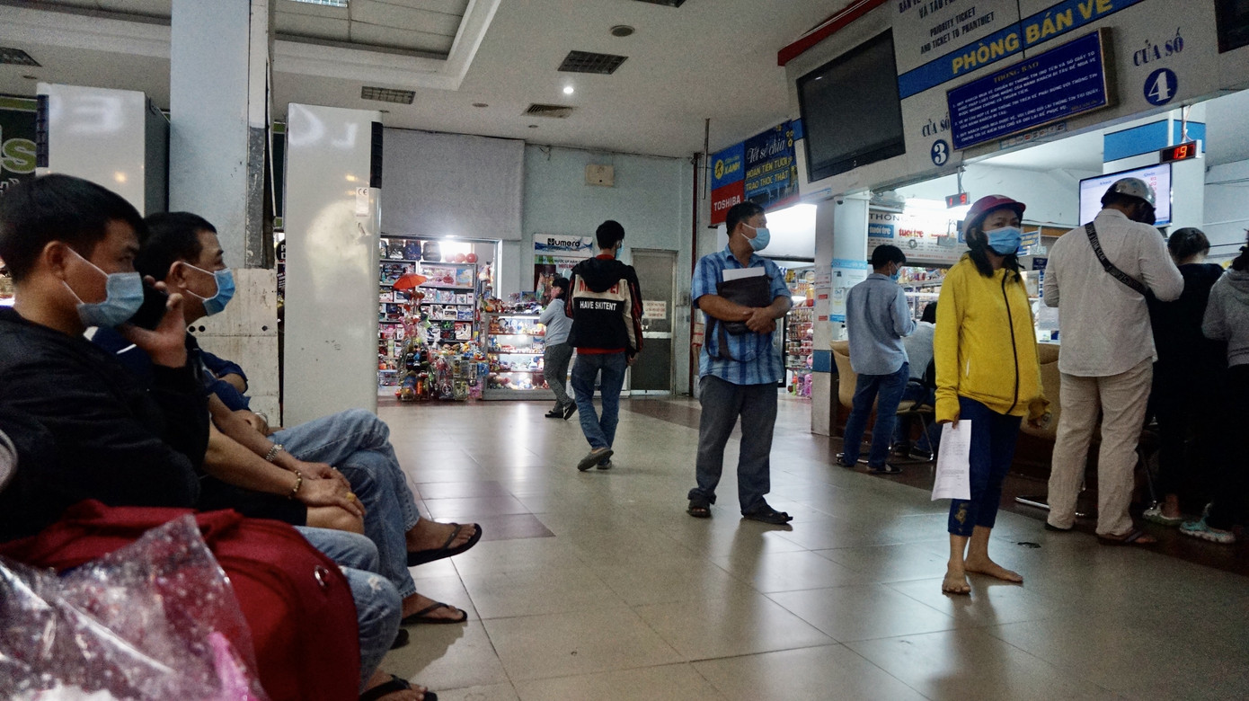 Cận cảnh người dân đi trả vé tàu về Tết ở ga Sài Gòn ảnh 6