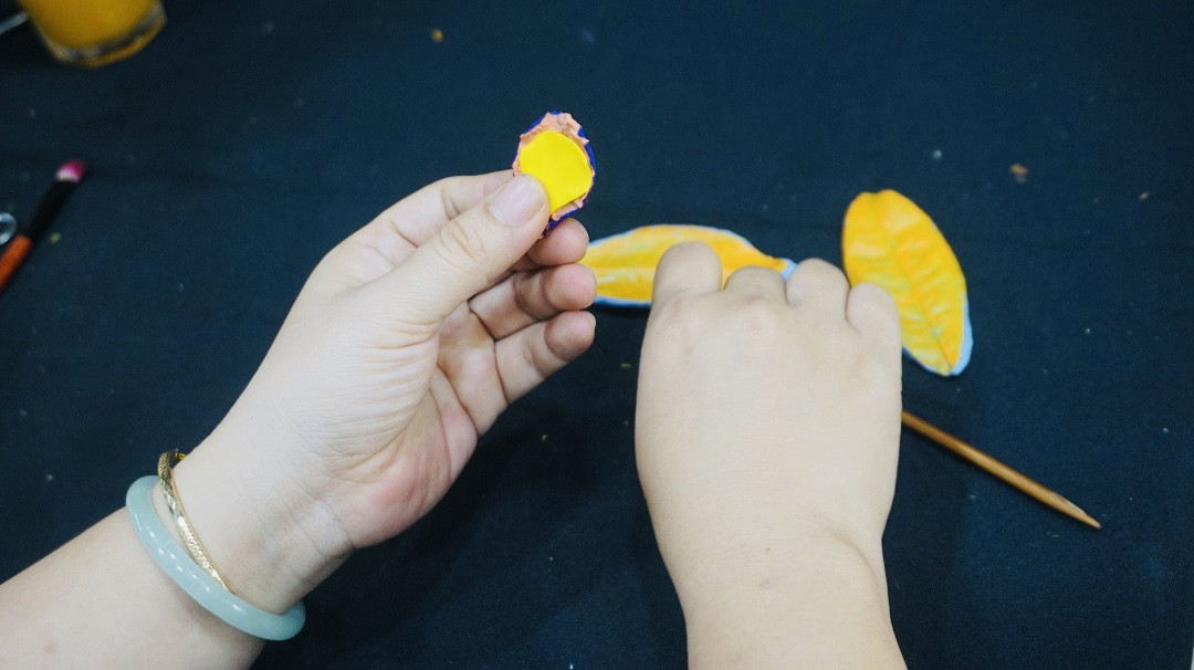 Độc đáo cây mai 'khủng' được tạo nên từ 35kg đất sét ảnh 8