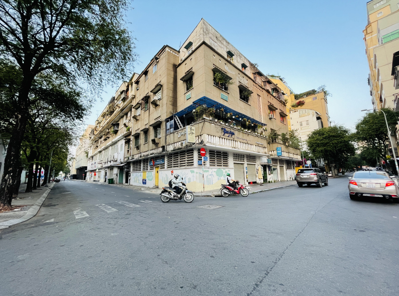 Cảnh vắng vẻ khác lạ ở TPHCM trong ngày đầu đi làm trở lại ảnh 7