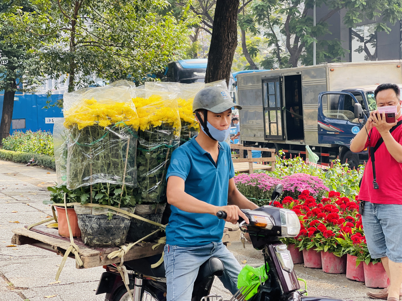 Chợ hoa lớn nhất Sài Gòn vắng khách ngày cận Tết ảnh 11