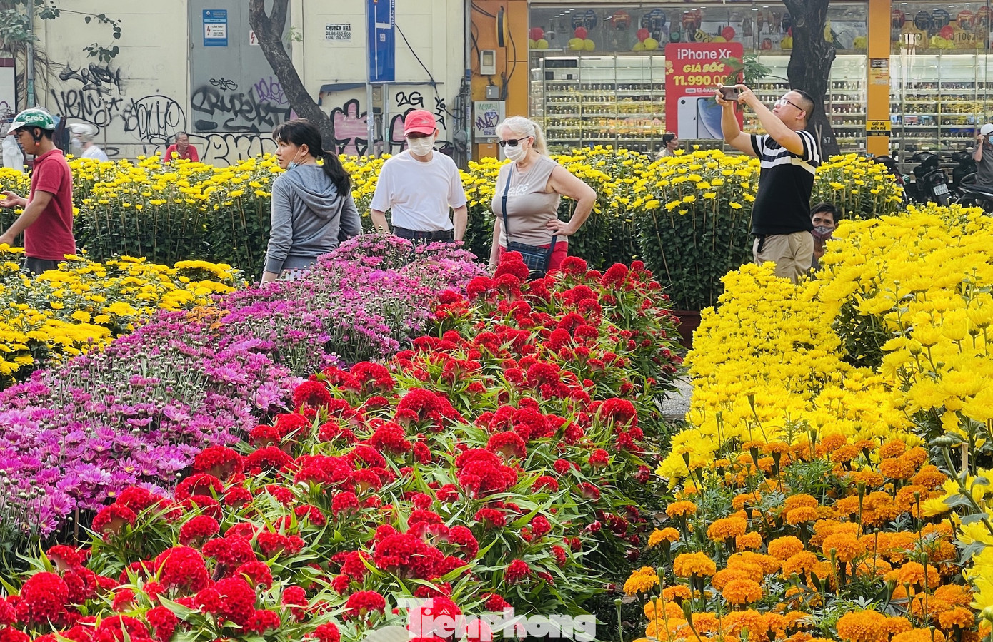 Chợ hoa lớn nhất Sài Gòn vắng khách ngày cận Tết ảnh 2