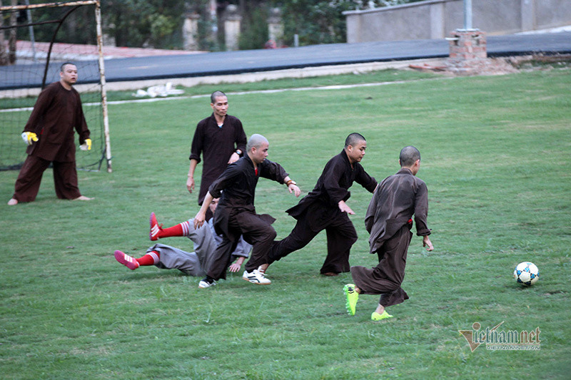 Ngôi trường bắt đầu học từ 4h30 sáng và kéo dài tới đêm muộn ảnh 10