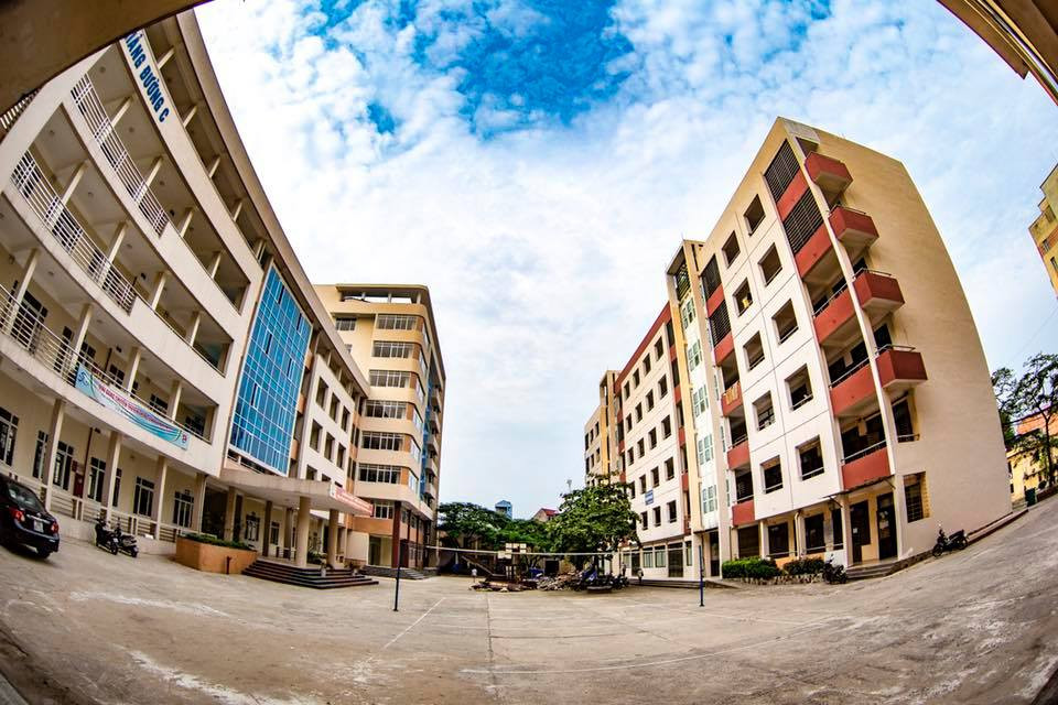 Trường Y dược mộng mơ trong nắng đầu Hè ảnh 6