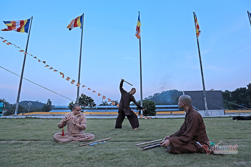 Ngôi trường bắt đầu học từ 4h30 sáng và kéo dài tới đêm muộn ảnh 14