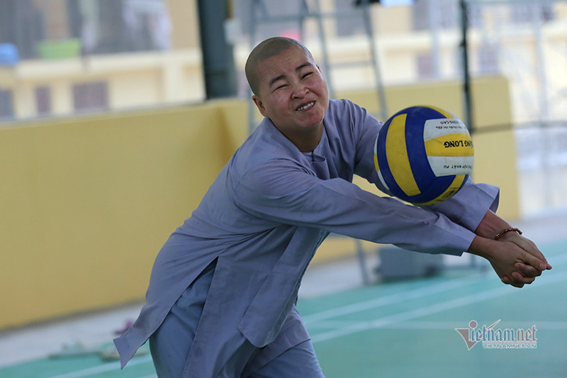 Ngôi trường bắt đầu học từ 4h30 sáng và kéo dài tới đêm muộn ảnh 12