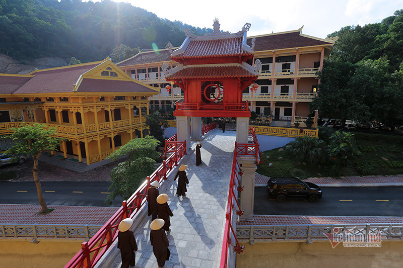 Ngôi trường bắt đầu học từ 4h30 sáng và kéo dài tới đêm muộn ảnh 3